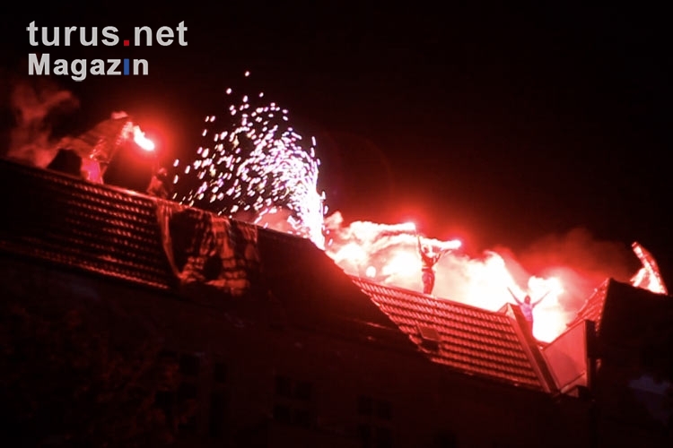 Pyroshow auf den Dächern, Walpurgisnacht Berlin 2012, Demo durch den Wedding