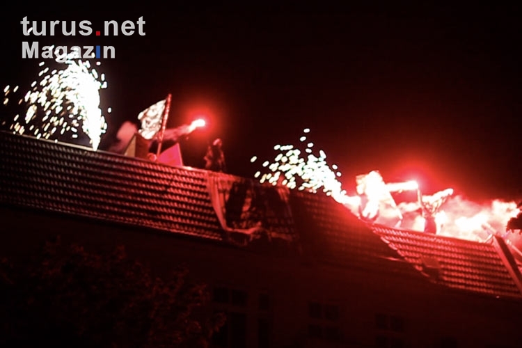 Pyroshow auf den Dächern, Walpurgisnacht Berlin 2012, Demo durch den Wedding