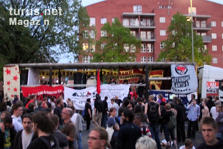 Berliner Polizei bricht 1. Mai Demo in Berlin ab
