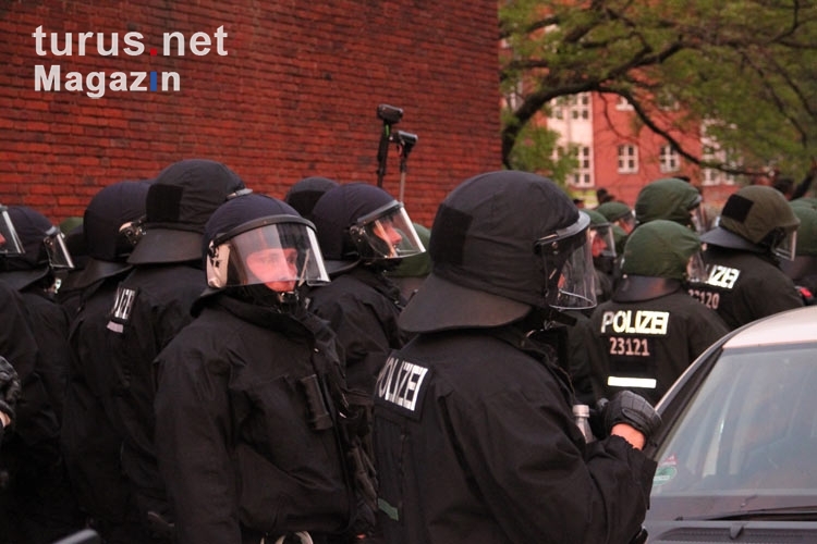 Berliner Polizei bricht 1. Mai Demo 2012 in Berlin ab
