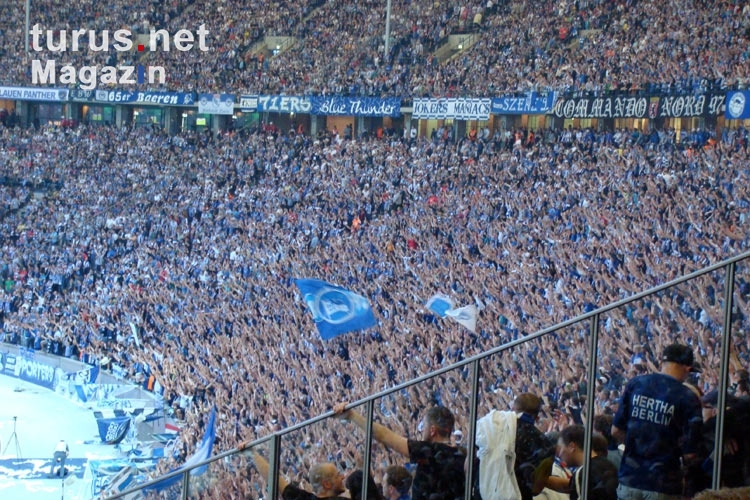Hertha-Fans in der Ostkurve des Berliner Olympiastadions, Relegation 10. Mai 2012 gegen Düsseldorf