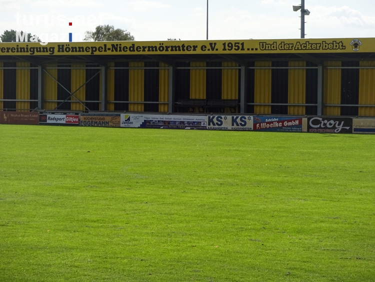 Der Acker bebt: Stadion SV Hönnepel-Niedermörmter