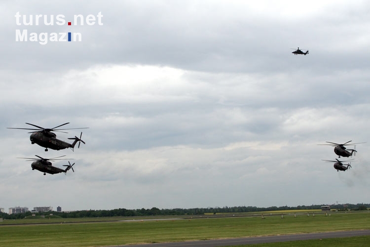 Formationsflug von Bundeswehr-Hubschraubern