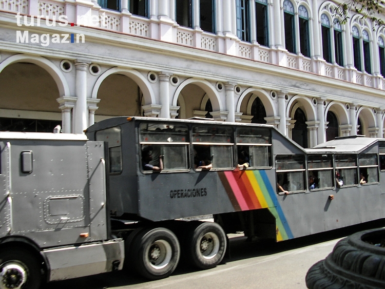 Kamel-Bus in La Habana