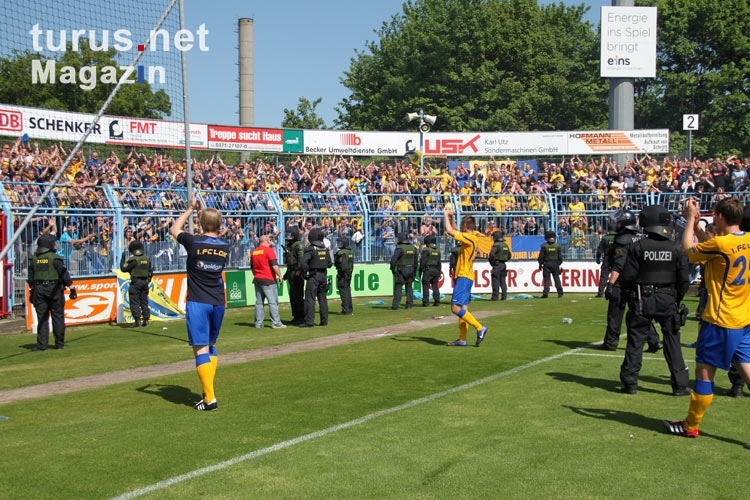 Polizei wirft ein Auge drauf: 1. FC Lok Leipzig feiert den Aufstieg