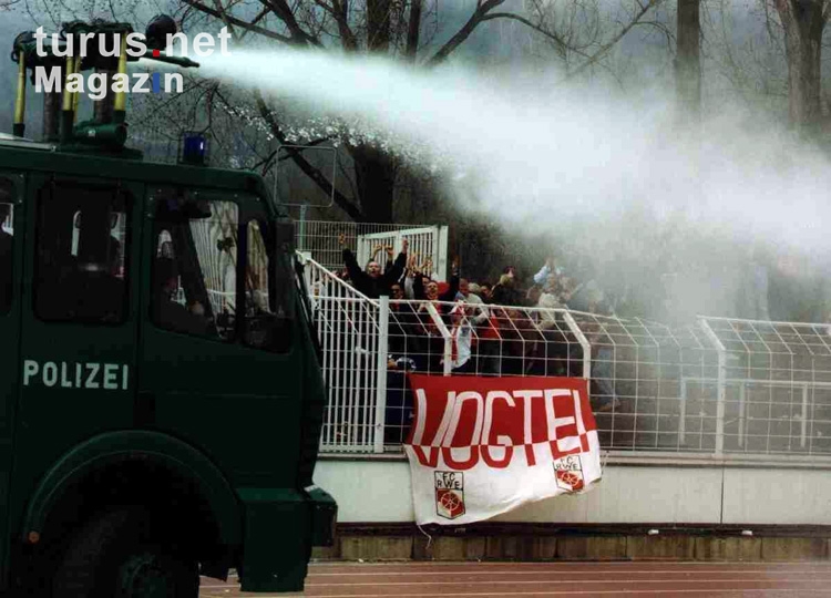 Wasserwerfer in Jena (1999)