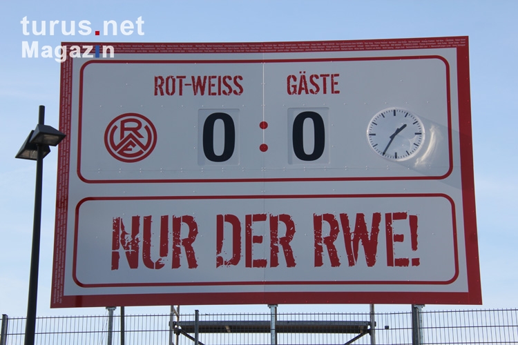 Neue RWE Anzeigentafel im Stadion Essen