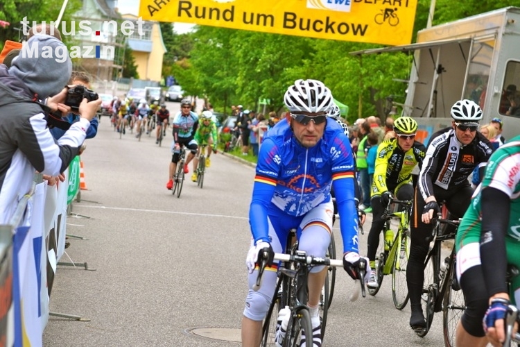 Zieleinfahrt Eliterennen Radfest Rund um Buckow 2012