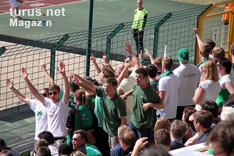 Fans des SC Gatow beim Berliner Pokalfinale 2012 im Jahn-Sportpark