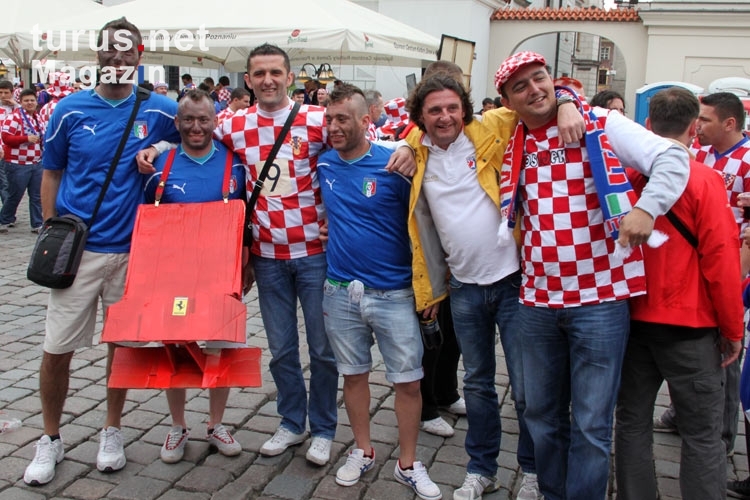 Kroatische und italienische Fans friedlich beisammen