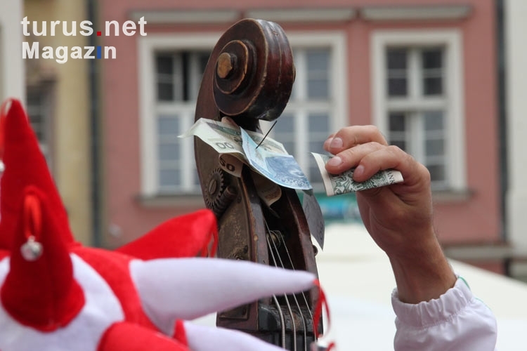 Geld für die kroatischen Musiker