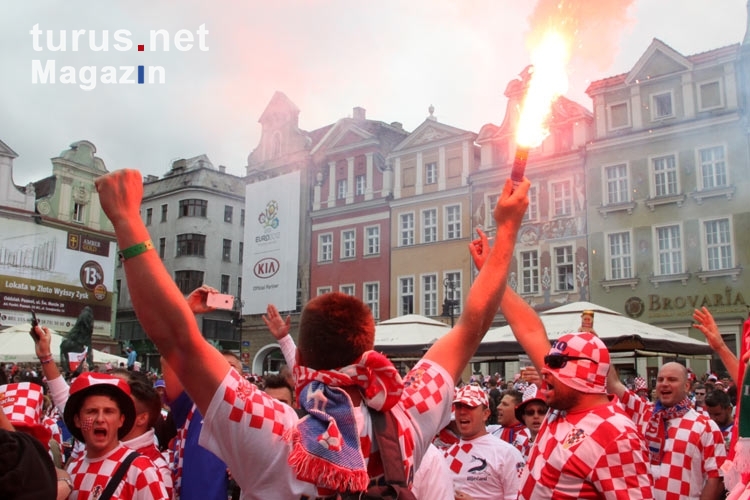 Die kroatischen Fans kommen auf Betriebstemperatur!