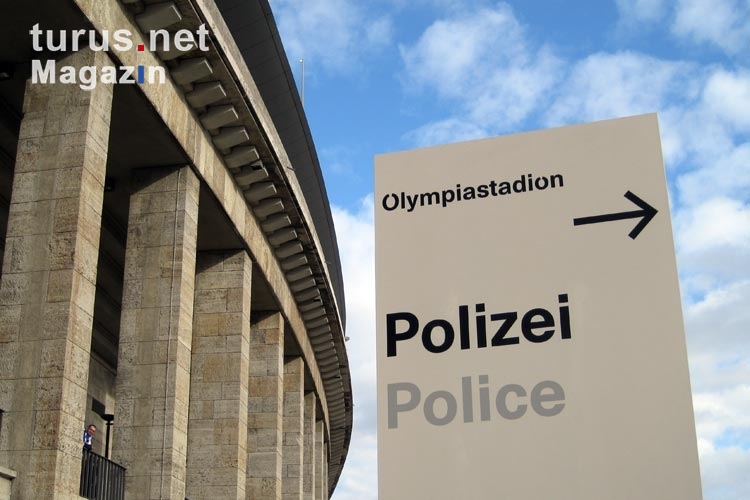 Polizei am Berliner Olympiastadion