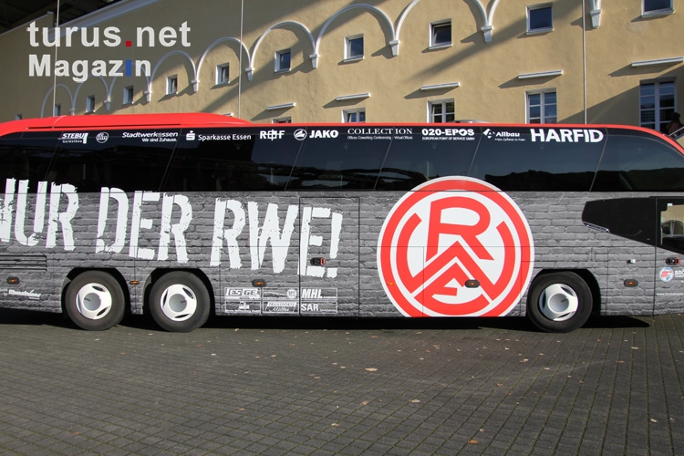 Rot-Weiss Essen Mannschaftsbus