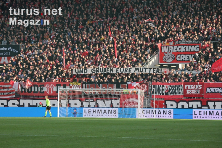 Spruchbänder gegen Aachen Ultras Essen