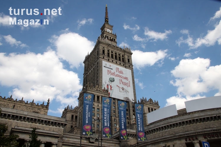 Der Kulturpalast in Warschau zur Euro 2012 in Polen