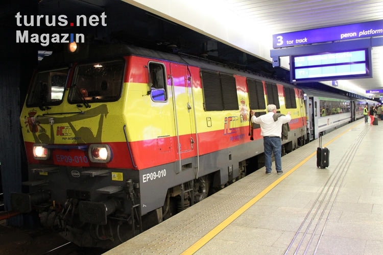 Lokomotive in den spanischen Nationalfarben zur Euro 2012