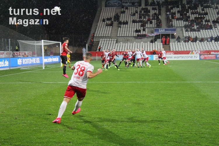 Oguzhan Kefkir RWE im Spiele gegen Lippstadt