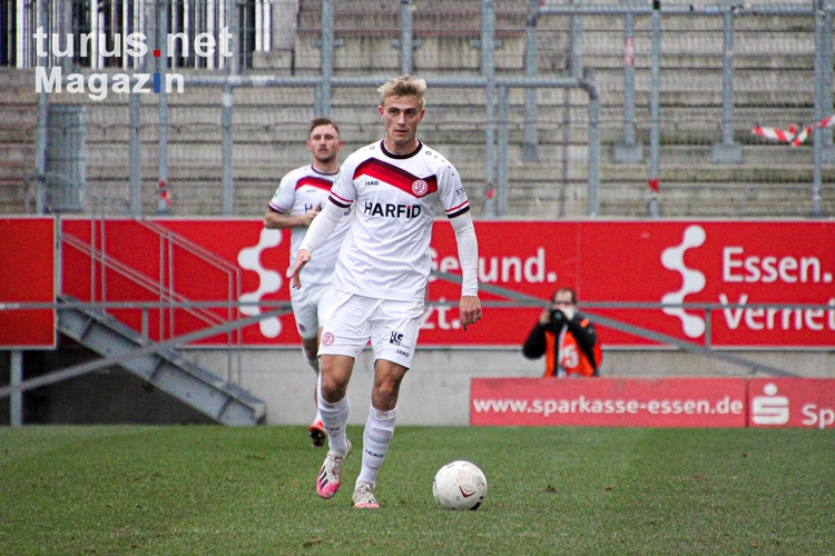 Cedric Harenbrock Rot-Weiss Essen vs. FC Wegberg Beek Spielfotos 19-12-2020