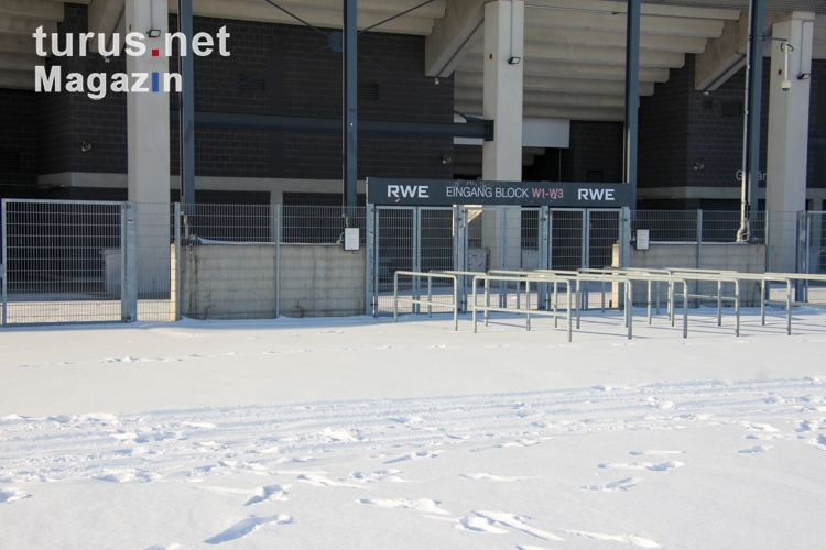 Westtribüne Stadion Essen im Schnee Winter Februar 2021