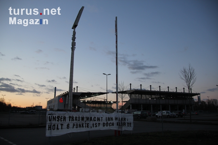 Rot-Weiss Essen Banner vor dem Stadion März 2021