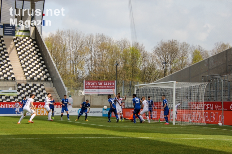 Rot-Weiss Essen gegen Schalke 04 II Spielszenen 03-04-2021