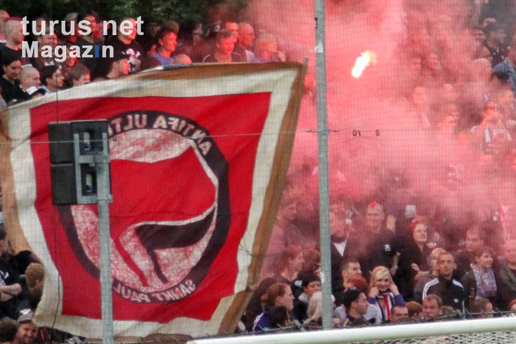Anhänger des FC St. Pauli zu Gast beim SV Babelsberg 03