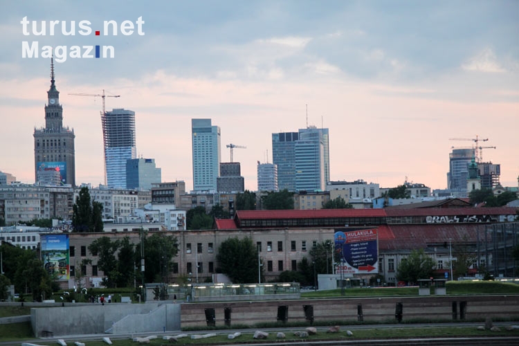 Skyline von Warschau im Abendlicht
