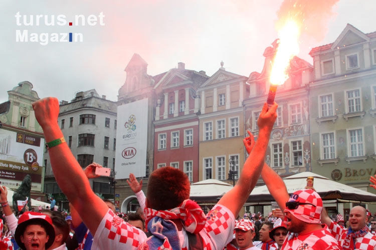 Kroatische Fußballfans zünden Pyrotechnik, Euro 2012
