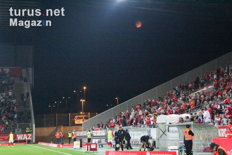 Mond Rot-Weiss Essen Fans im Spiel gegen Schalke 04 U23 17-09-2021