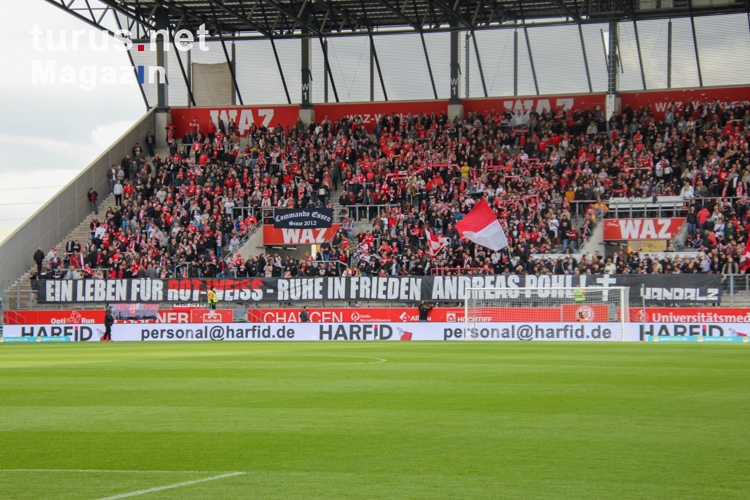 Trauerbanner Rot-Weiss Essen vs. SC Wiedenbrück Spielfotos 16-10-2021