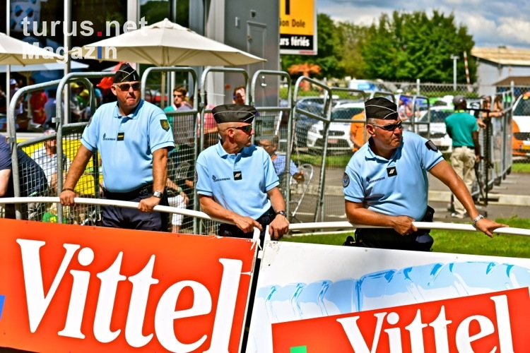 Die Gendarmerie an der Strecke der Tour de France 2012