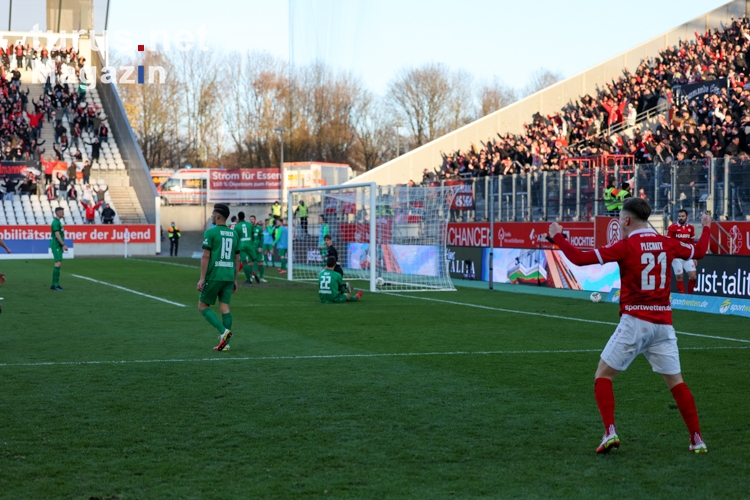 Sandro Plechaty Rot-Weiss Essen vs. SV Rödinghausen Spielfotos 27-11-2021