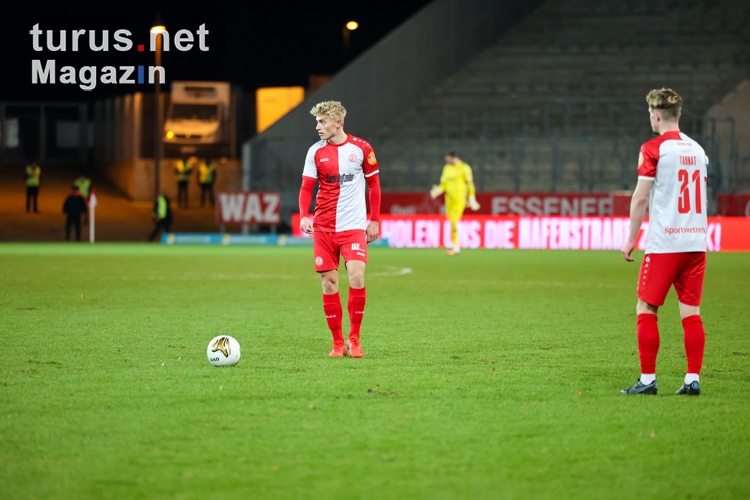 Cedric Harenbrock, Niklas Tarnat Rot-Weiss Essen - Bonner SC RL-West Spielfotos 10-12-2021