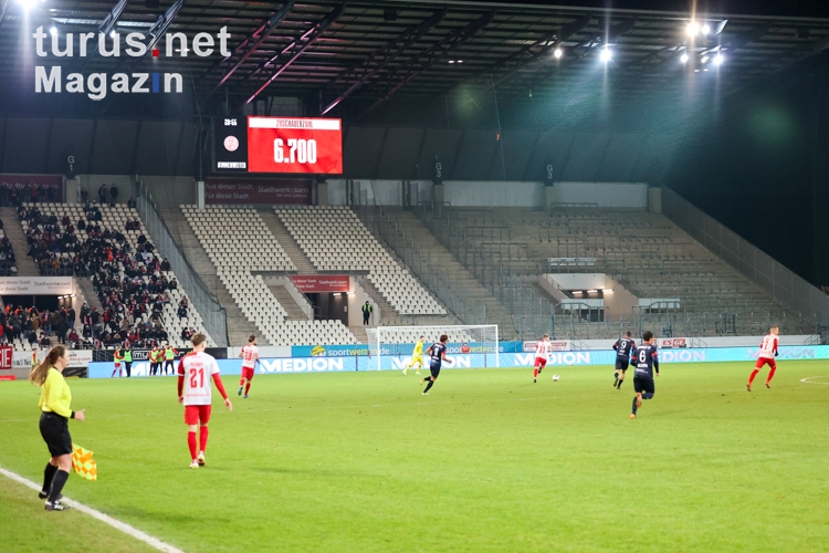 6.700 Zuschauer Rot-Weiss Essen - Bonner SC RL-West Spielfotos 10-12-2021