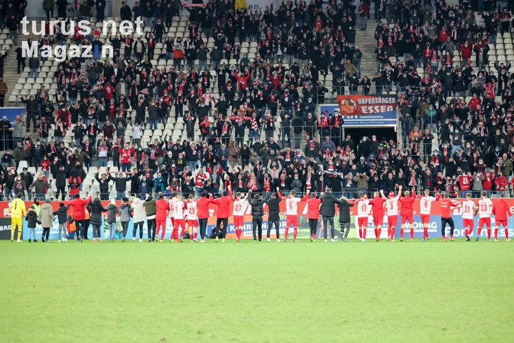 Fans Rot-Weiss Essen - Bonner SC RL-West Spielfotos 10-12-2021