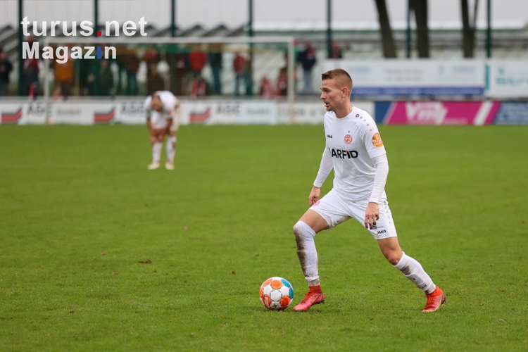 Luca Dürhotlz SV Straelen - Rot-Weiss Essen Spielfotos 18-12-2021