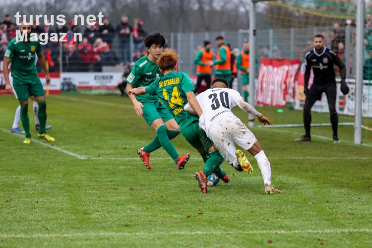 Isaiah Young SV Straelen - Rot-Weiss Essen Spielfotos 18-12-2021