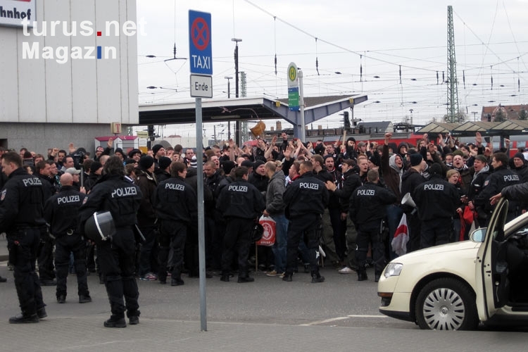 St. Pauli-Fans kommen in Cottbus an