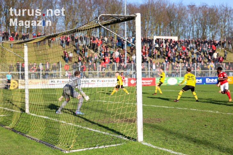RWE Siegtreffer in Homberg, Eigentor VfB  Homberg Philipp Meißner 12-02-2022