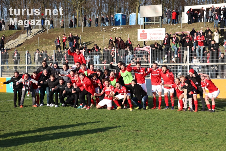 RWE Jubel über Auswärtssieg beim VfB  Homberg 12-02-2022