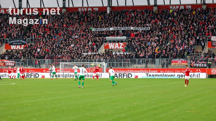 Rot-Weiss Essen Spruchband gegen Preußen Münster Spielfotos 20-02-2022