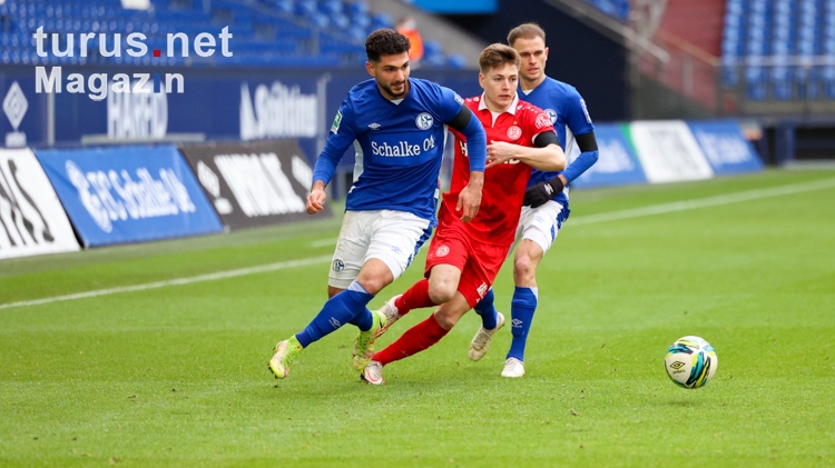 Sandro Plechaty Schalke 04 U23 vs. Rot-Weiss Essen Spielfotos 26-02-2022