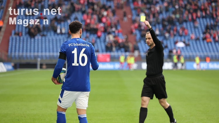 Kerim Calhanoglu Schalke 04 U23 vs. Rot-Weiss Essen Spielfotos 26-02-2022
