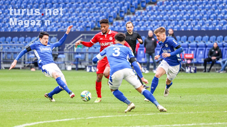 Schalke 04 U23 vs. Rot-Weiss Essen Spielfotos 26-02-2022