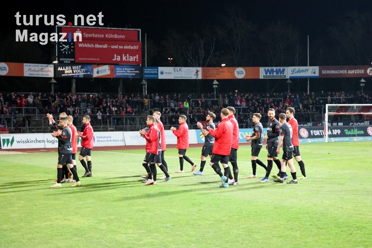 RWE Team nach Spiel in Köln. SC Fortuna Köln vs. Rot-Weiss Essen Spielfotos 16-03-2022