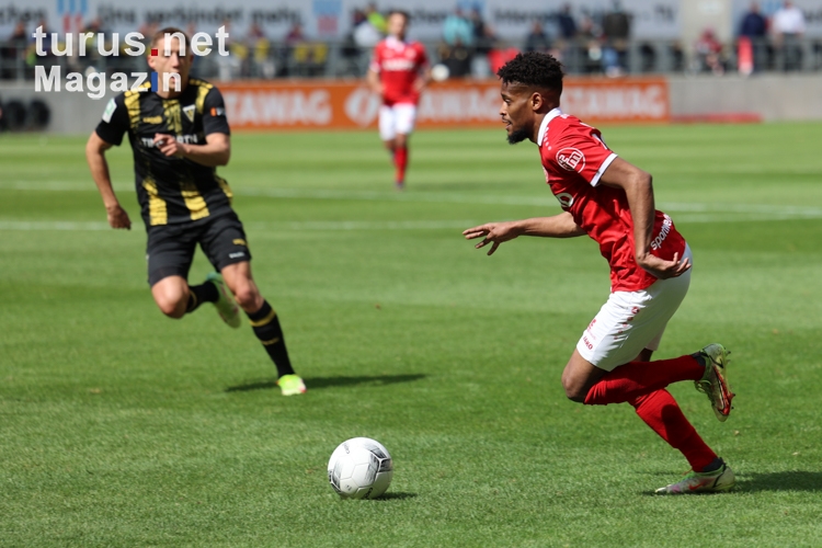 Isiah Young Alemannia Aachen vs. Rot-Weiss Essen Spielfotos 10-04-2022