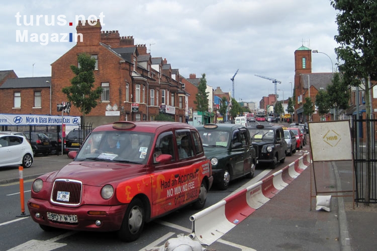 britische Fahrzeuge im nordirischen Belfast