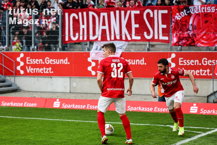 Thomas Eisfeld Oguzhan Kefkir Rot-Weiss Essen vs. FC Wegberg-Beeck Spielfotos 29.04.2022