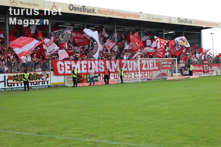 Gemeinsam zum Ziel Rot-Weiss Essen Fans in Lotte Spielfotos 07.05.2022